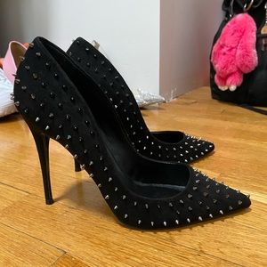 STEVE MADDEN DAISIE-S BLACK SUEDE STUDDED CLOSE TOE HEEL